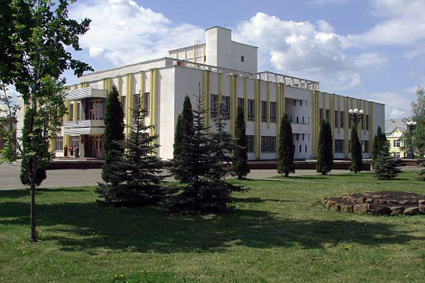 Здание администрации Колпнянского района.
